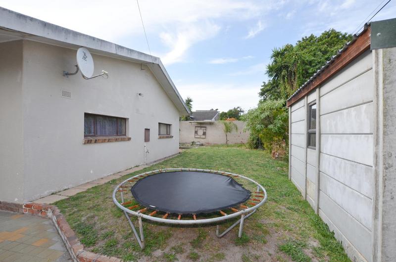 6 Bedroom Property for Sale in Parow North Western Cape